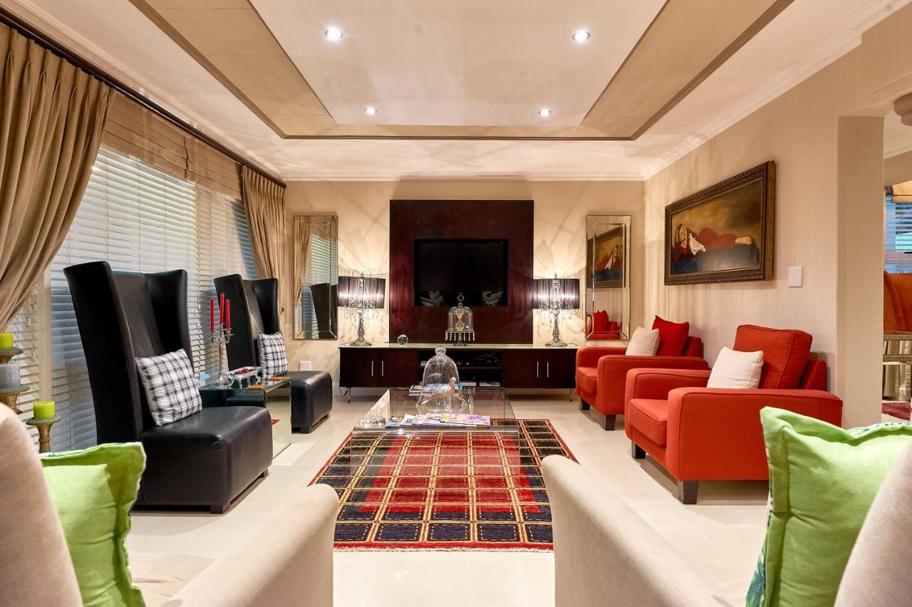 ฟอเรสต์ แมเนอร์ เกสท์เฮาส์ Hotel อัมลังงา ภายนอก รูปภาพ