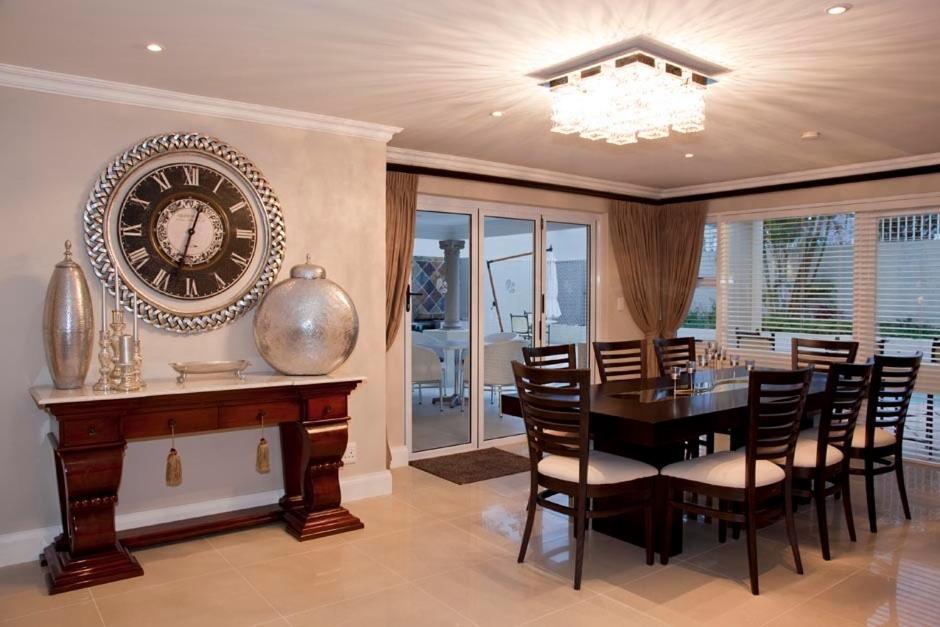 ฟอเรสต์ แมเนอร์ เกสท์เฮาส์ Hotel อัมลังงา ภายนอก รูปภาพ
