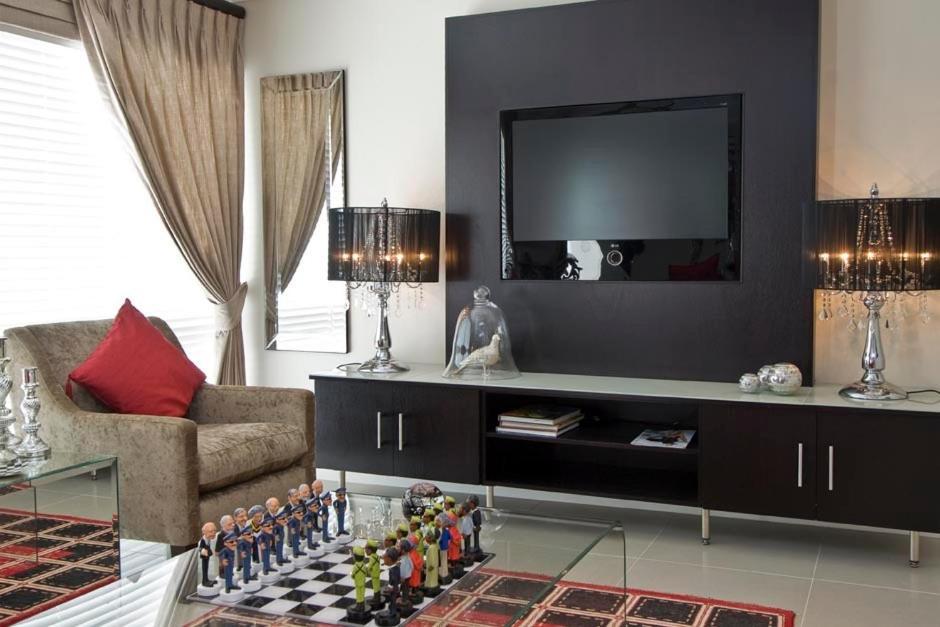 ฟอเรสต์ แมเนอร์ เกสท์เฮาส์ Hotel อัมลังงา ภายนอก รูปภาพ