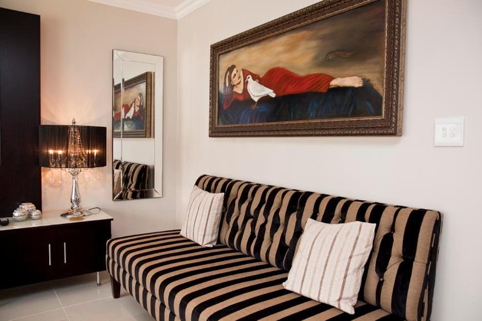 ฟอเรสต์ แมเนอร์ เกสท์เฮาส์ Hotel อัมลังงา ห้อง รูปภาพ