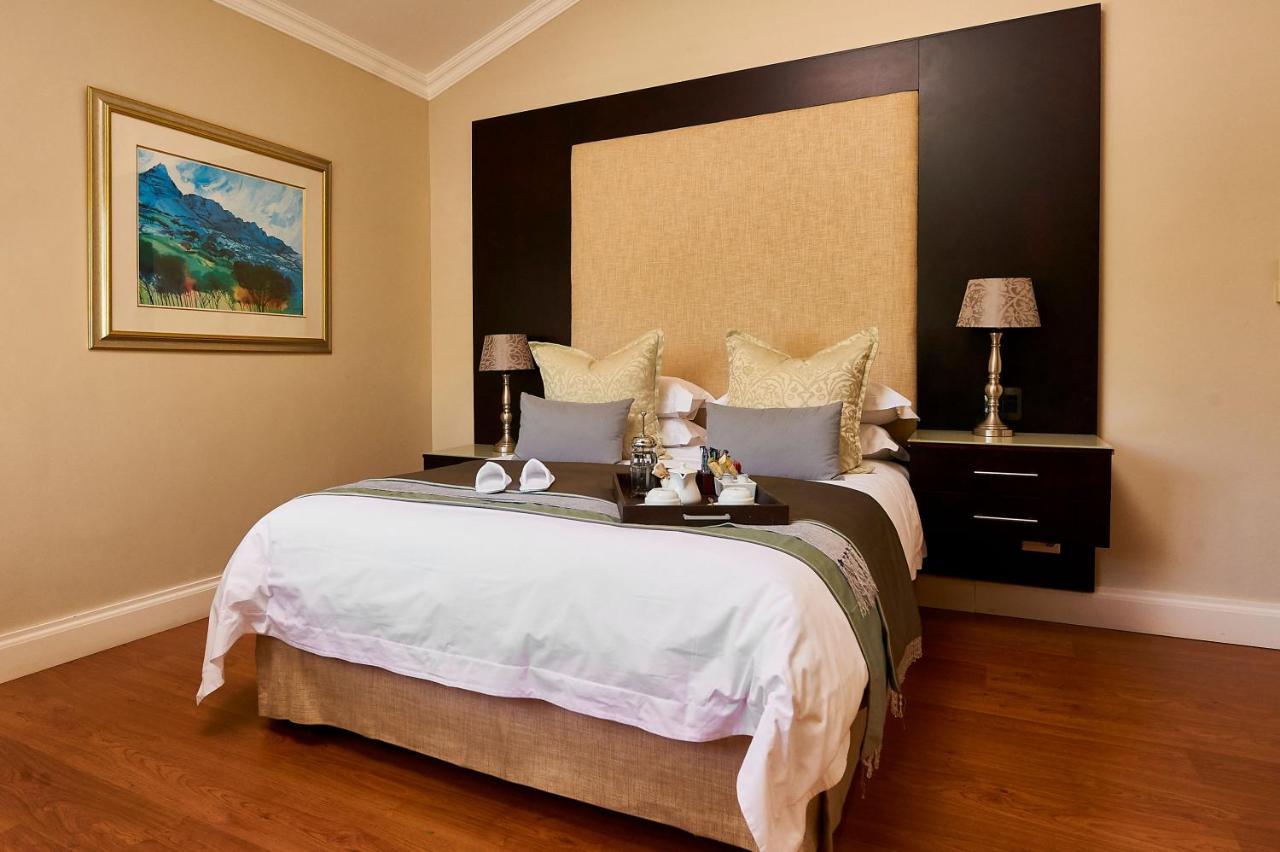 ฟอเรสต์ แมเนอร์ เกสท์เฮาส์ Hotel อัมลังงา ภายนอก รูปภาพ