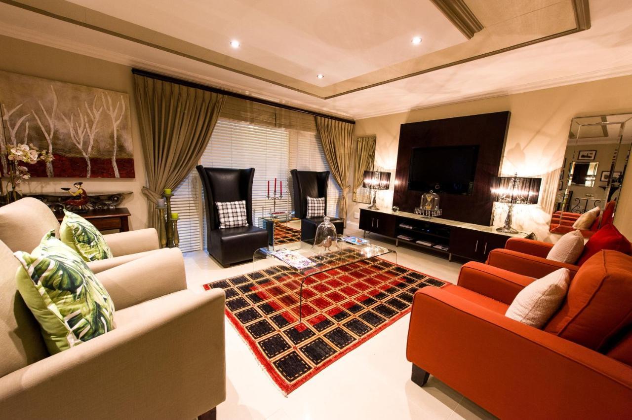 ฟอเรสต์ แมเนอร์ เกสท์เฮาส์ Hotel อัมลังงา ภายนอก รูปภาพ