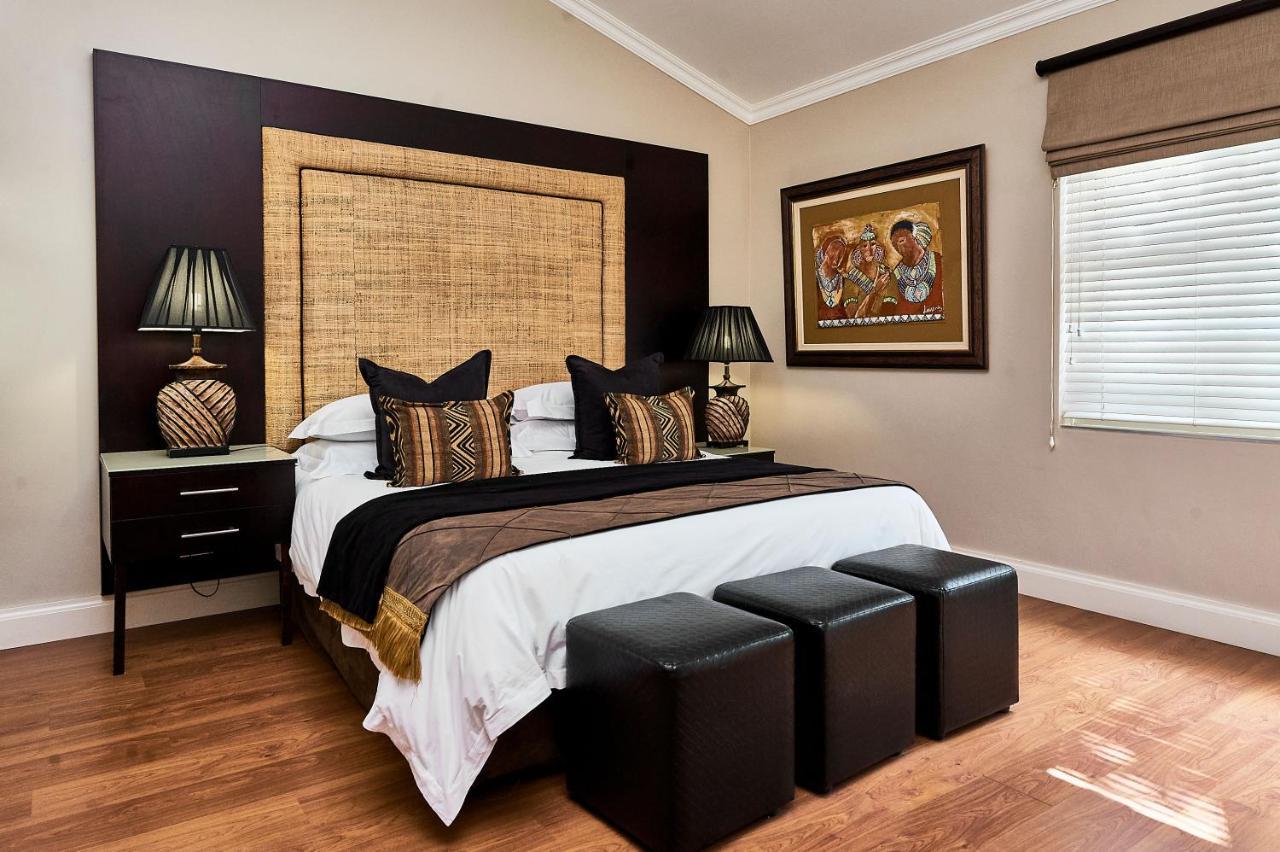 ฟอเรสต์ แมเนอร์ เกสท์เฮาส์ Hotel อัมลังงา ภายนอก รูปภาพ