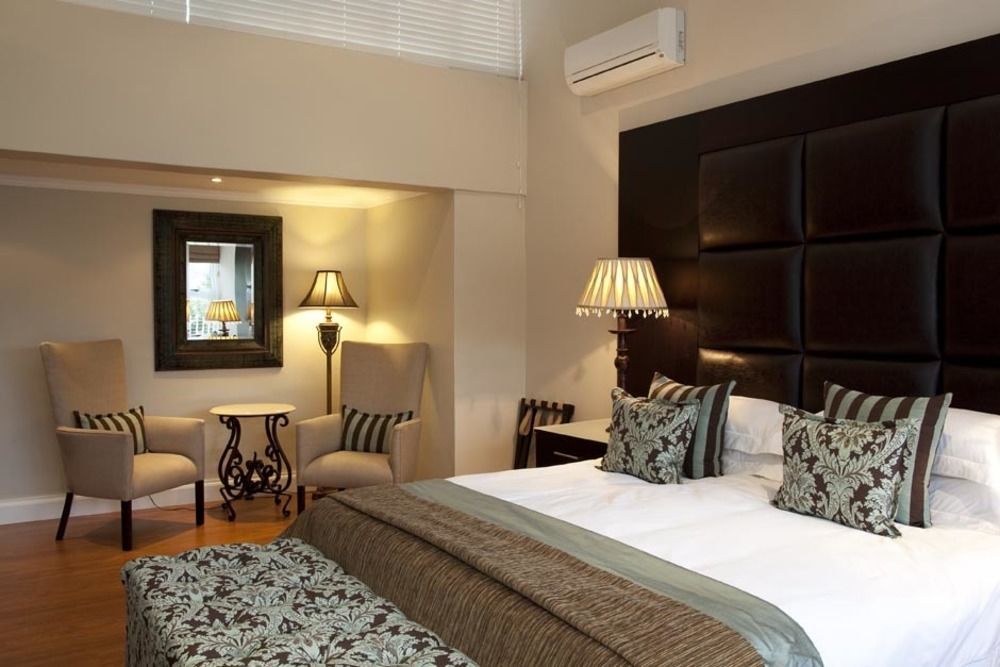 ฟอเรสต์ แมเนอร์ เกสท์เฮาส์ Hotel อัมลังงา ภายนอก รูปภาพ