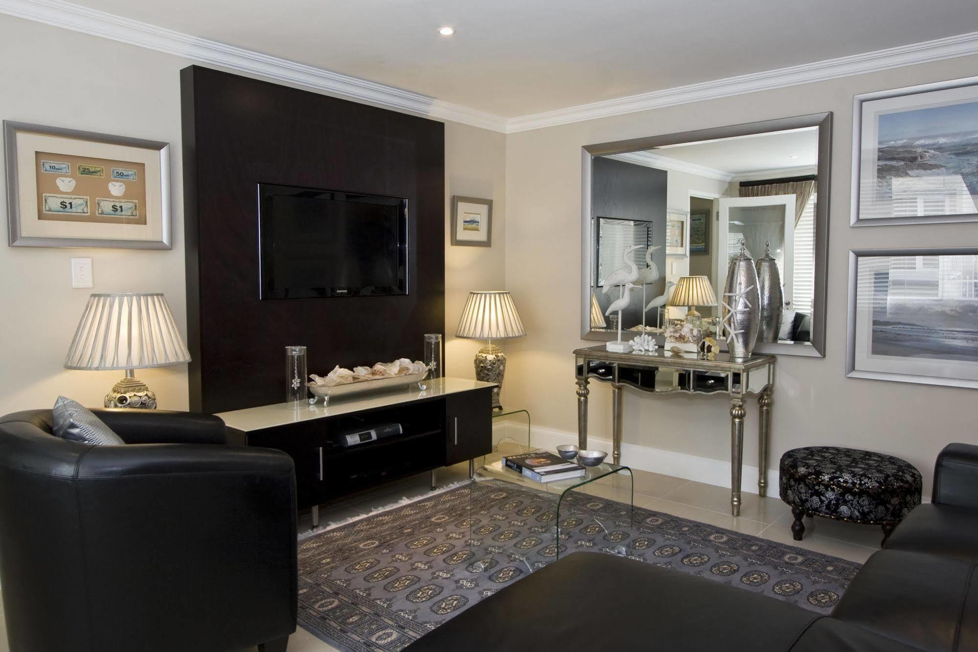 ฟอเรสต์ แมเนอร์ เกสท์เฮาส์ Hotel อัมลังงา ภายนอก รูปภาพ