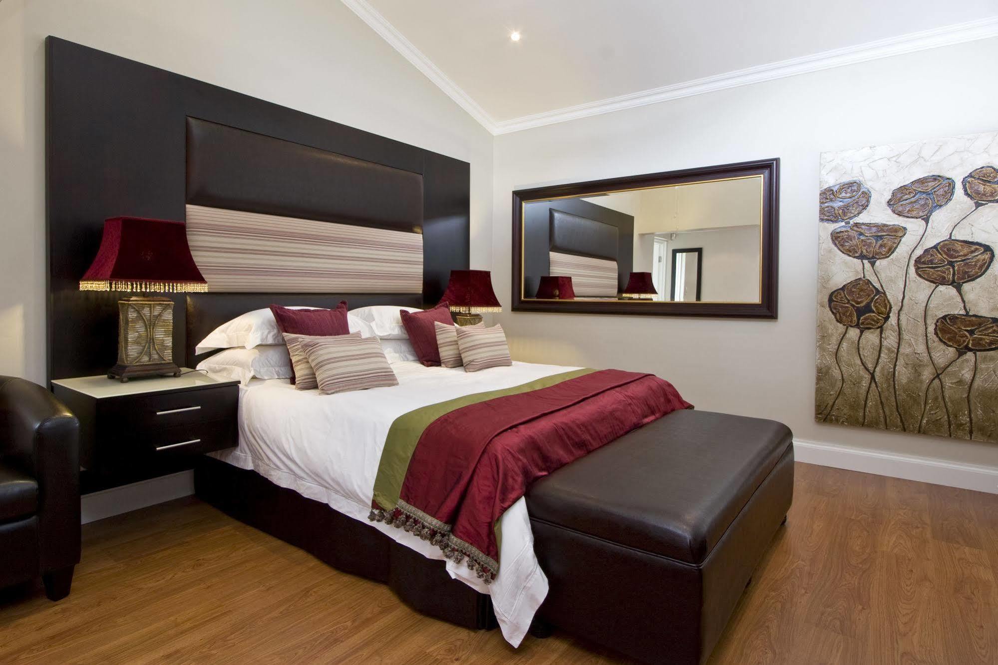 ฟอเรสต์ แมเนอร์ เกสท์เฮาส์ Hotel อัมลังงา ภายนอก รูปภาพ