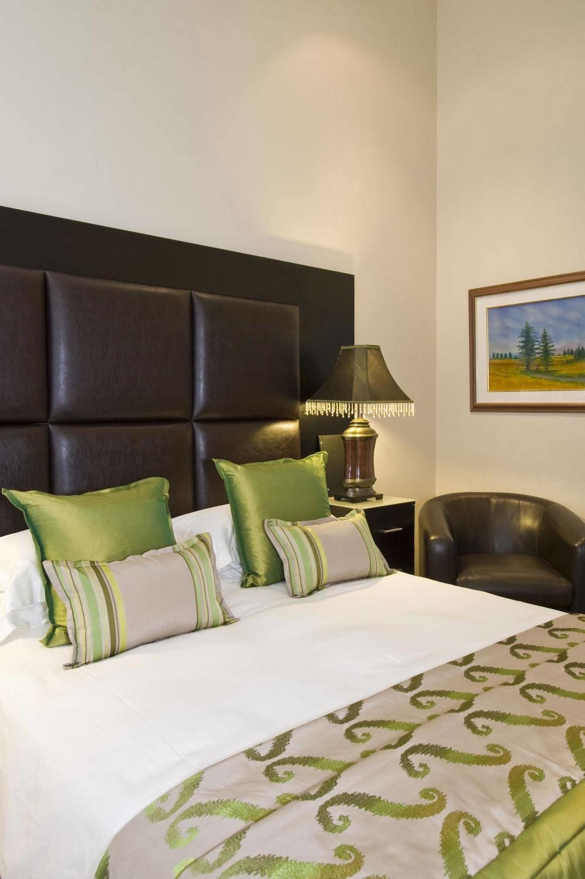 ฟอเรสต์ แมเนอร์ เกสท์เฮาส์ Hotel อัมลังงา ภายนอก รูปภาพ