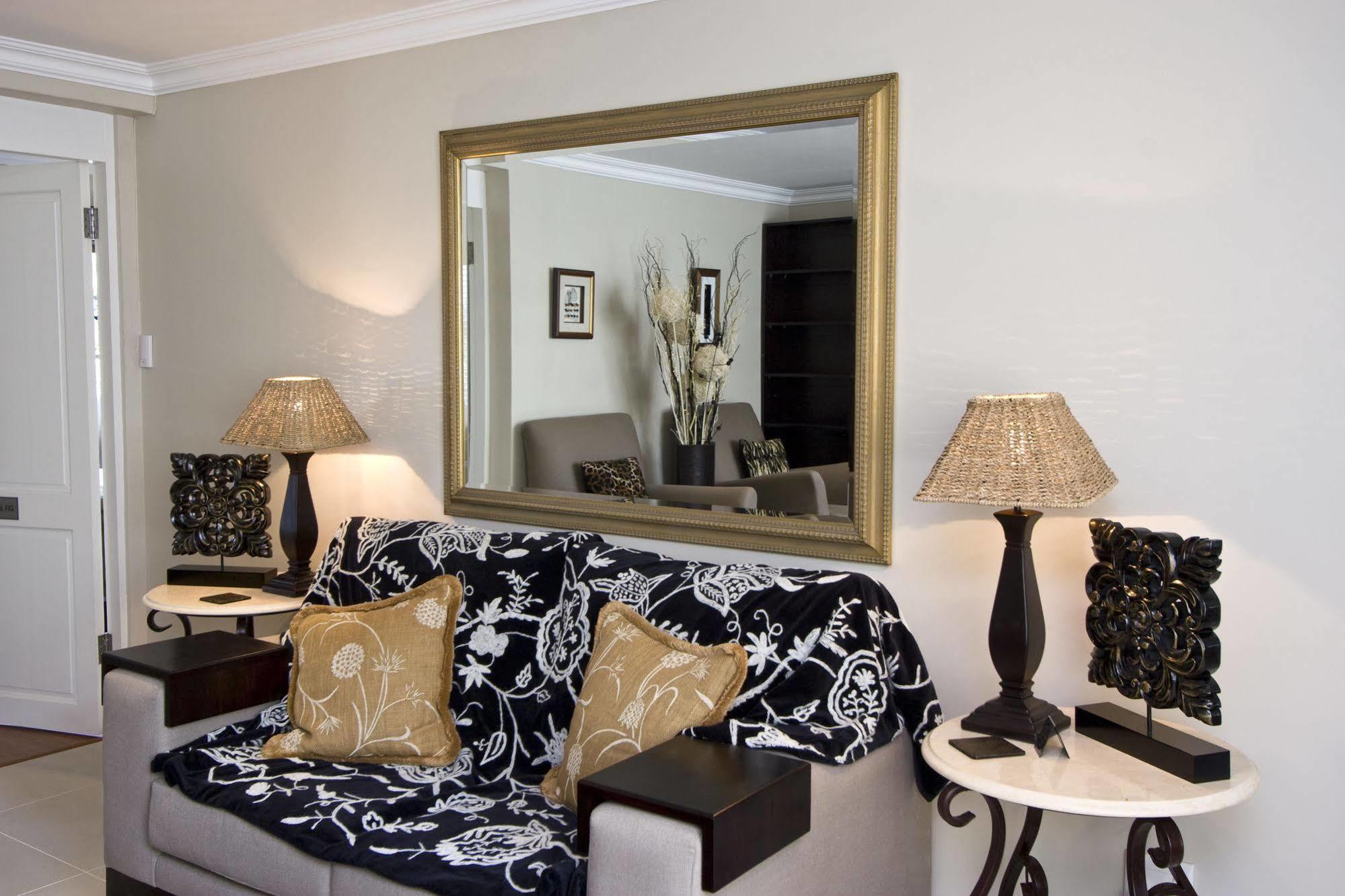 ฟอเรสต์ แมเนอร์ เกสท์เฮาส์ Hotel อัมลังงา ภายนอก รูปภาพ